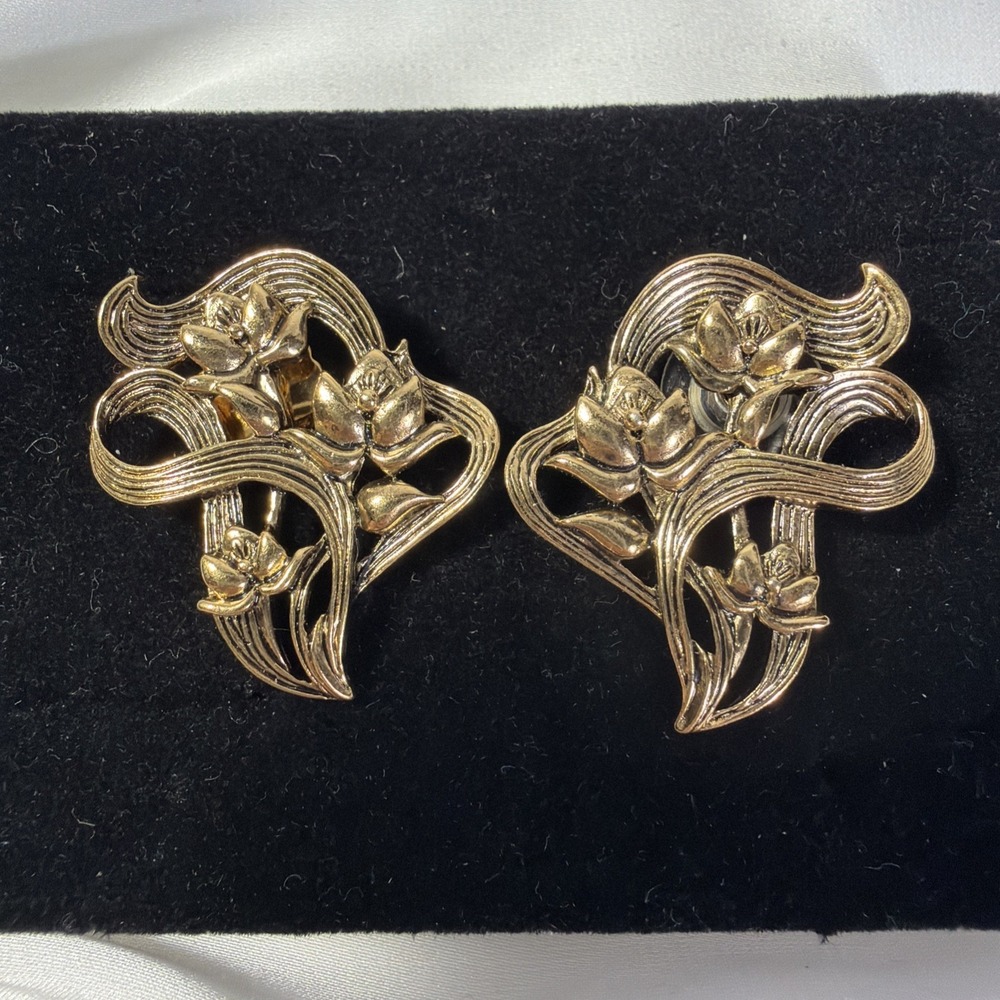 Vintage Avon Large Floral Gold Tone Pierced  Earrings Chic Granny‎ Core